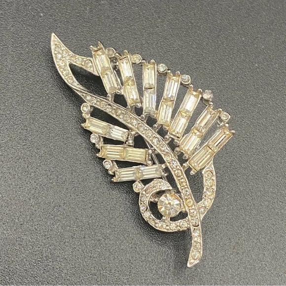 1950s Retro Sparkly Rhinestone Brooch - Picture 1 of 7